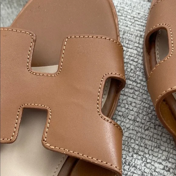 Steve Madden Tan Sandals Minimalist Slide Design - Picture 2 of 3